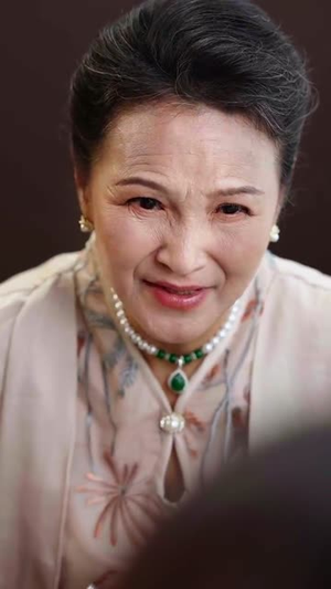 【再回首闪婚老同学竟是首富】65集免费短剧在线全集观览