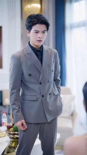 【女扮男装后总裁念念不忘】83集短剧免费高清在线看