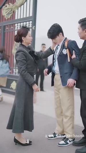 【尘埃里的花朵】65集全集在线短剧免费看