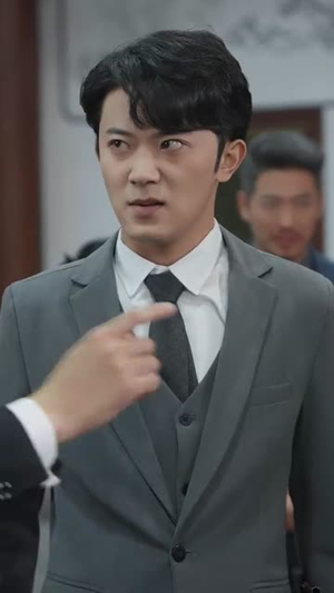 【锦衣而归我的国士身份被曝光】60集高清短剧在线免费看