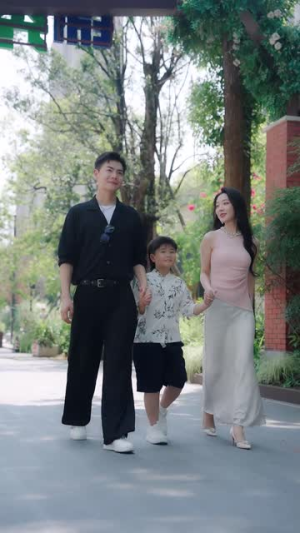 【恋爱脑觉醒姐是独美的女王】67集短剧免费全集观看