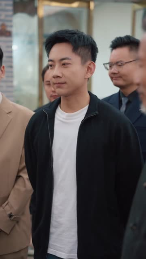 【摊牌了我能看见过去一万年】79集短剧免费全集速看