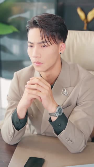 学姐请庇护(60集) 学姐请庇护(60集)最热短剧抢先看