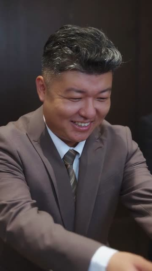 【玉石之王我的透视能捡漏】80集免费短剧在线高清速览